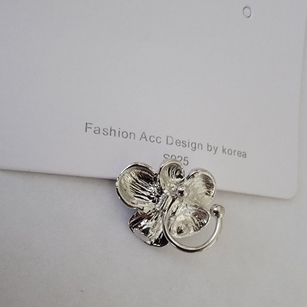 Silver Flower 925 Post Body Jewelry - Picture 3 of 4